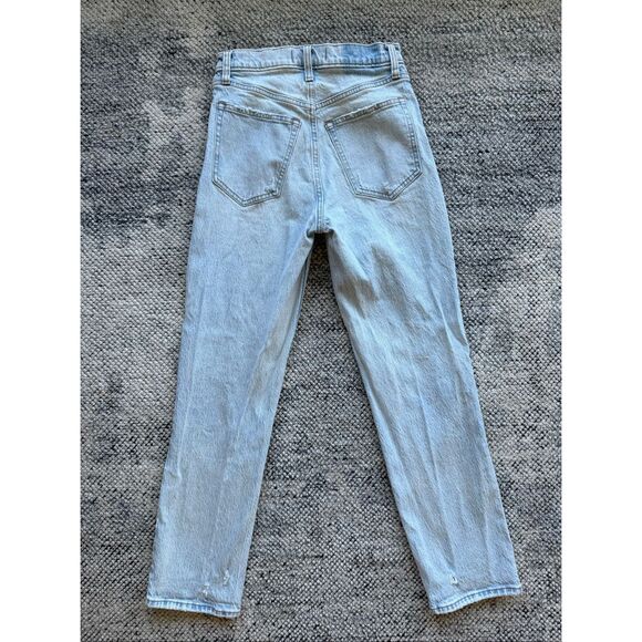 Abercrombie & Fitch 26 / 2 Short Ultra High Rise 90s Straight Jean - Light Wash - Picture 7 of 9
